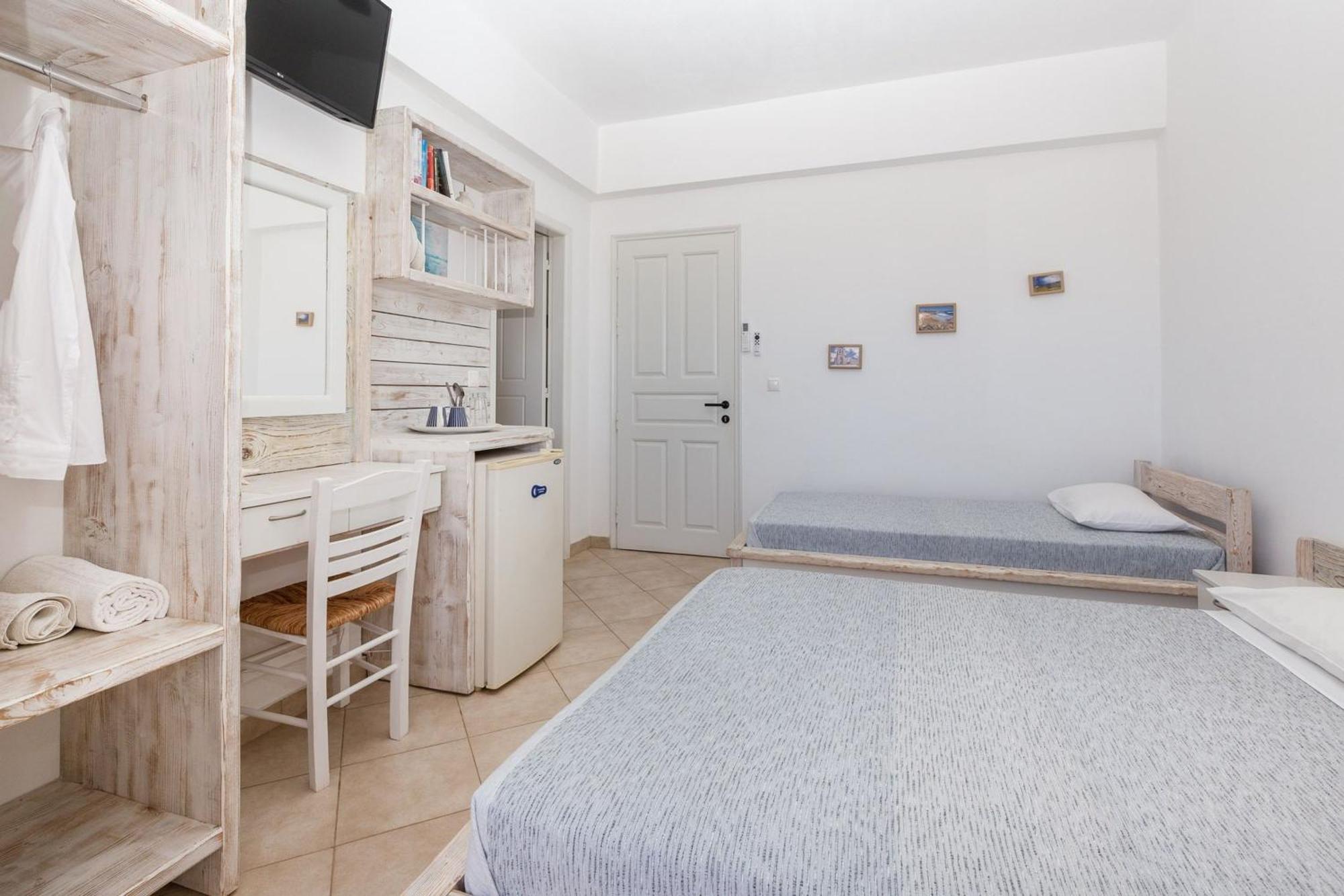 Hotel Harama Schoinoussa Bagian luar foto