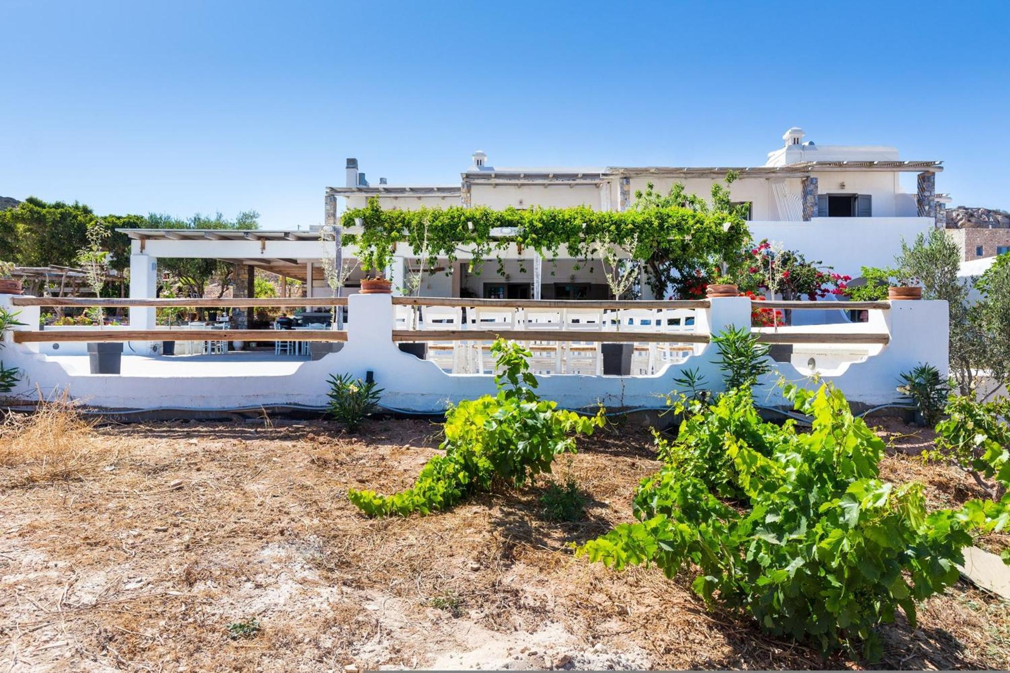 Hotel Harama Schoinoussa Bagian luar foto